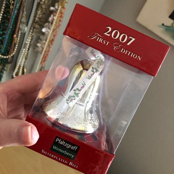 2007 Pfaltzgraff Winterberry Silverplate Bell - 1st Edition Ornament - Picture 1 of 9